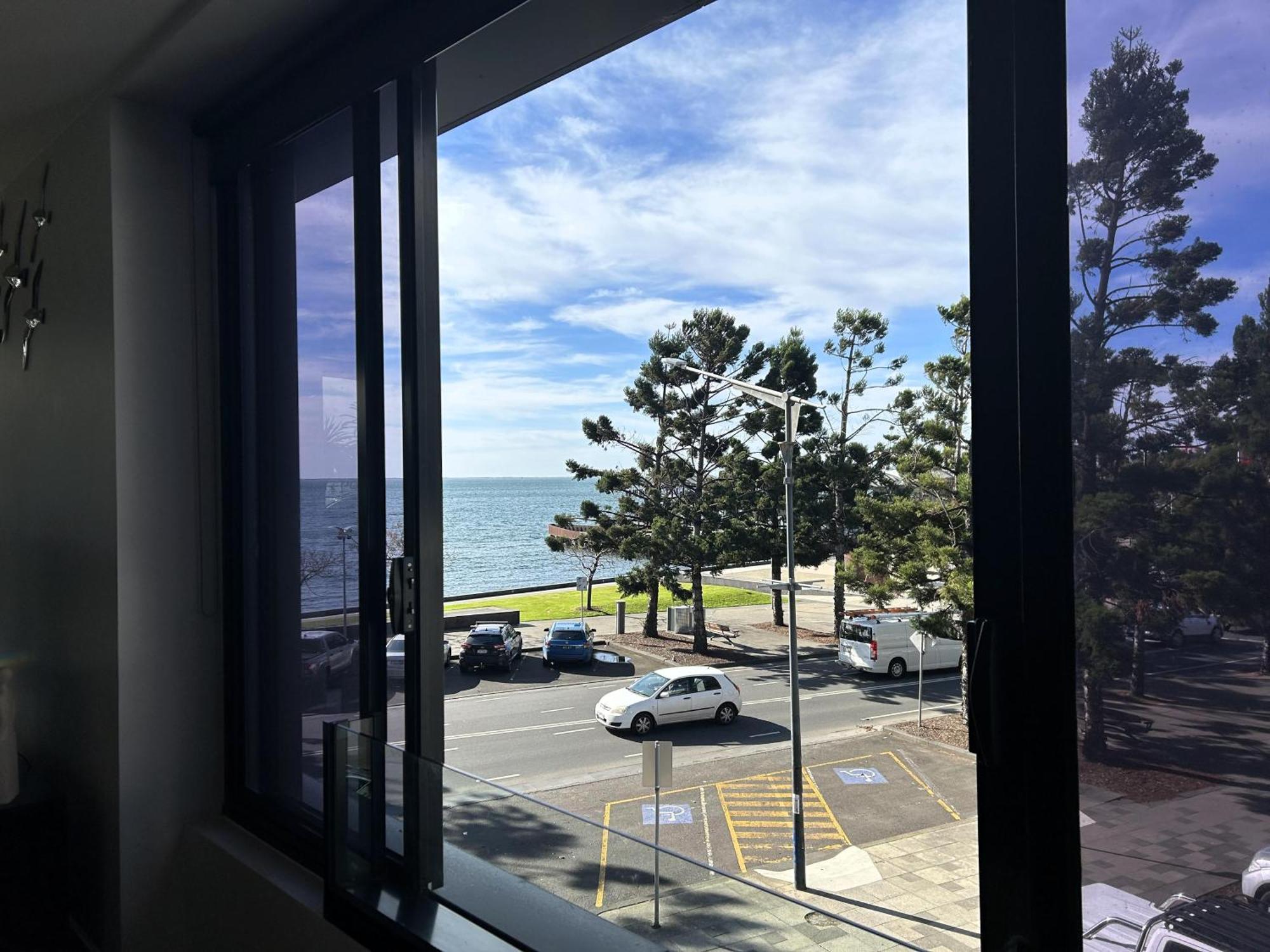 801 Pier Point 3 Bedroom With Bay Views On The Waterfront * Geelong